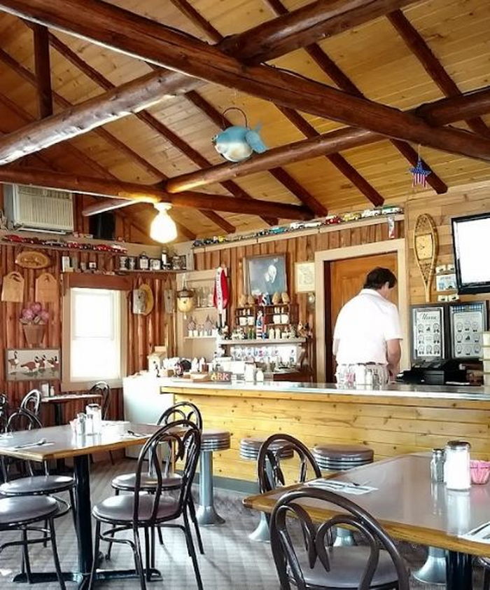 Powells Restaurant (Deer Track Inn) - Web Listing (newer photo)